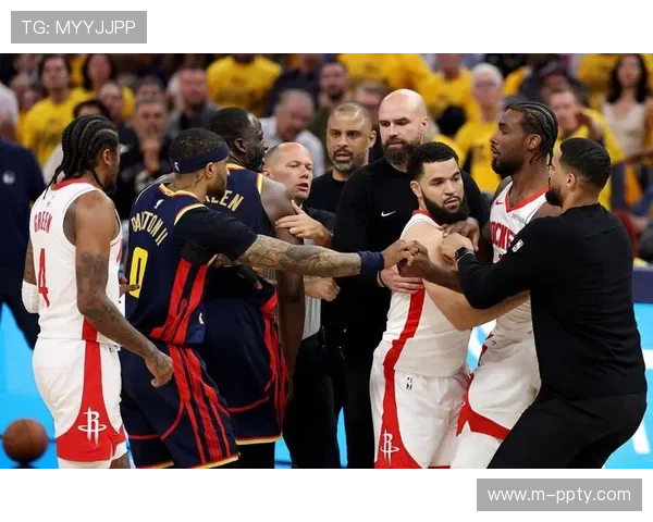 小史密斯汤姆林爆发冲突，双方各吃技犯史密斯恶犯