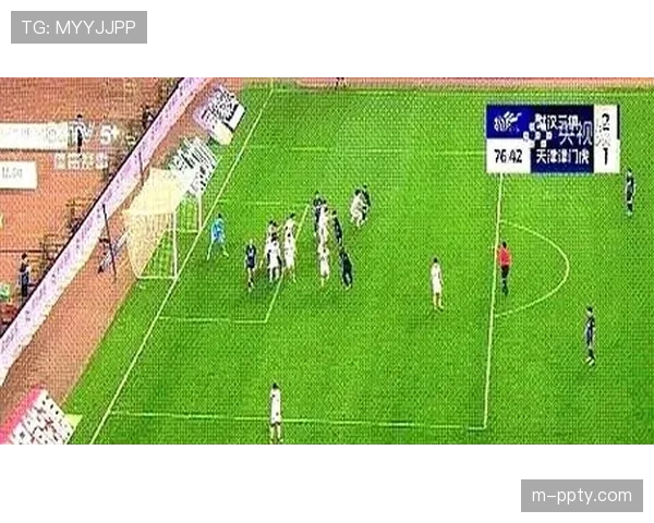 特写:裁判经VAR回看后,取消了一粒疑似定位球进攻中犯规在先的进球 特写:裁判经VAR回看后,取消了一粒疑似定位球进攻中犯规在先的进球